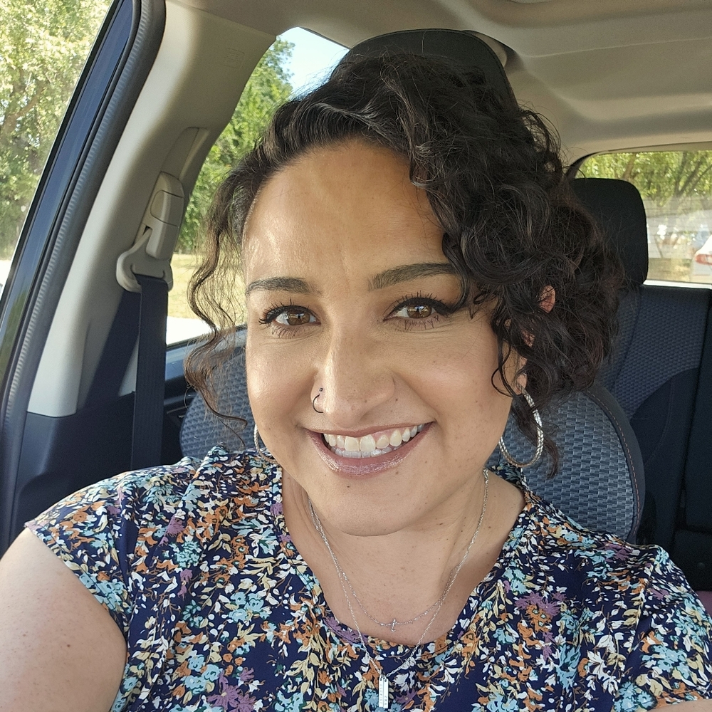 Meet your Posher, Yenna